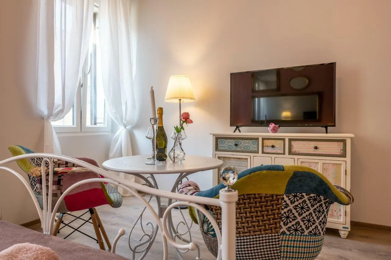 Appartement Old City Romantic Studios 3 Pula Kroatië