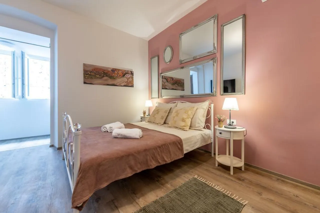 Old City Romantic Studios 3 Pula Appartement