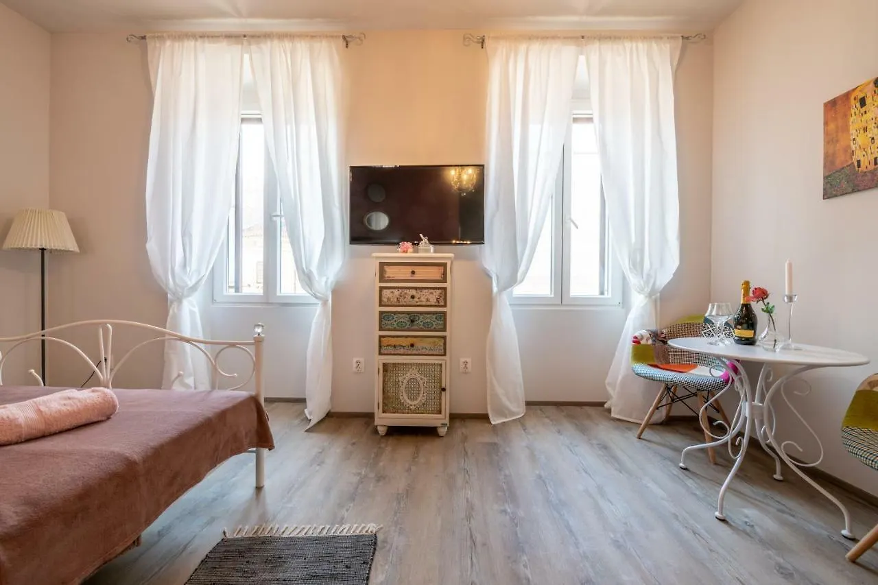 Old City Romantic Studios 3 Pula Apartment