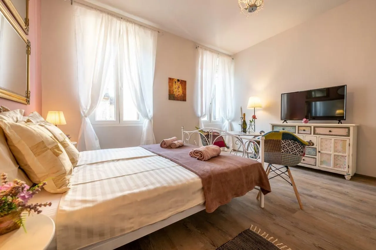 Old City Romantic Studios 3 Pula