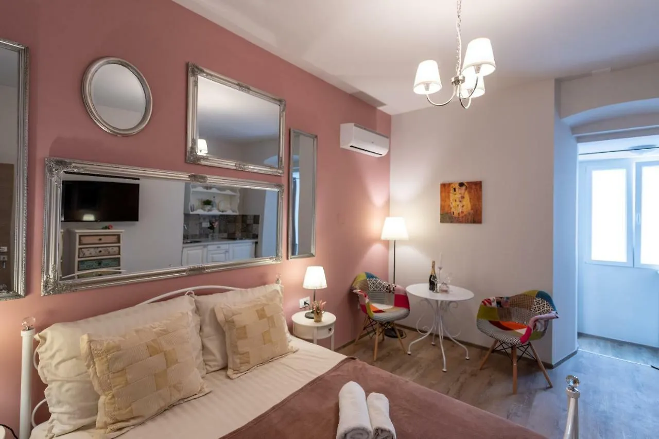 Old City Romantic Studios 3 Pula